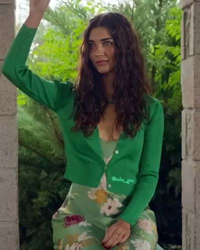 Tuba Büyüküstün seksi ifşa fotoğrafı 136