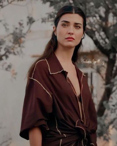 Tuba Büyüküstün seksi ifşa fotoğrafı 142