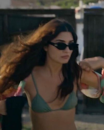 Tuba Büyüküstün seksi ifşa fotoğrafı 160