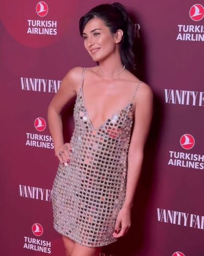 Tuba Büyüküstün seksi ifşa fotoğrafı 167