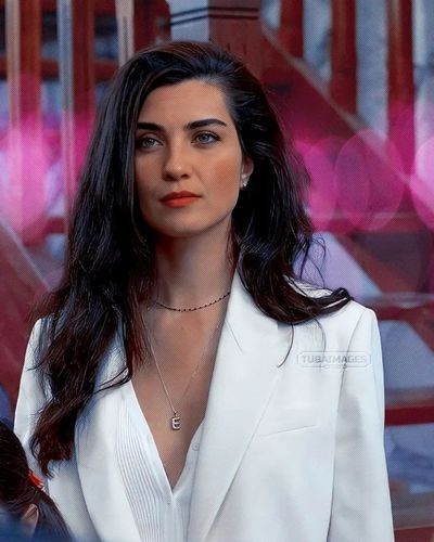 Tuba Büyüküstün seksi ifşa fotoğrafı 169