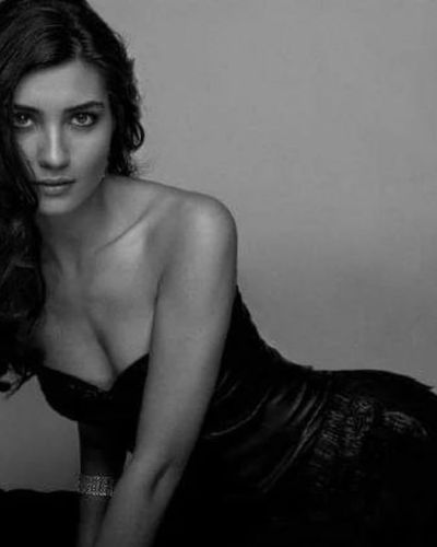 Tuba Büyüküstün seksi ifşa fotoğrafı 176