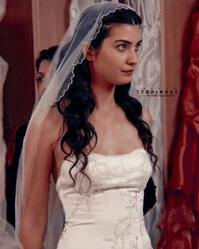 Tuba Büyüküstün seksi ifşa fotoğrafı 189