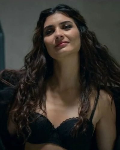 Tuba Büyüküstün seksi ifşa fotoğrafı 220