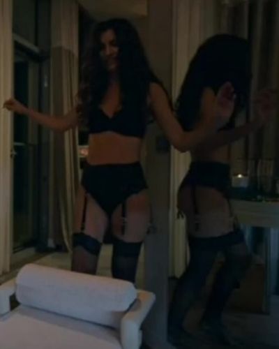 Tuba Büyüküstün seksi ifşa fotoğrafı 222