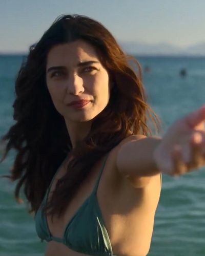 Tuba Büyüküstün seksi ifşa fotoğrafı 240