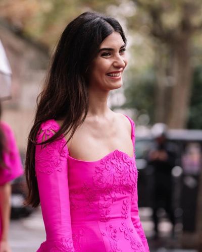 Tuba Büyüküstün seksi ifşa fotoğrafı 250