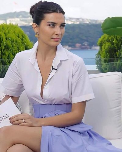 Tuba Büyüküstün seksi ifşa fotoğrafı 252