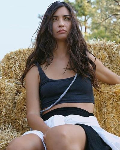 Tuba Büyüküstün seksi ifşa fotoğrafı 260