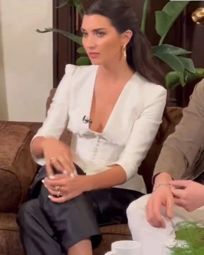 Tuba Büyüküstün seksi ifşa fotoğrafı 264