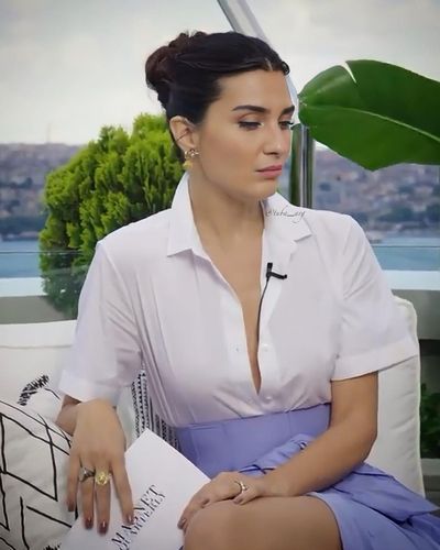 Tuba Büyüküstün seksi ifşa fotoğrafı 277