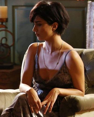 Tuba Büyüküstün seksi ifşa fotoğrafı 281