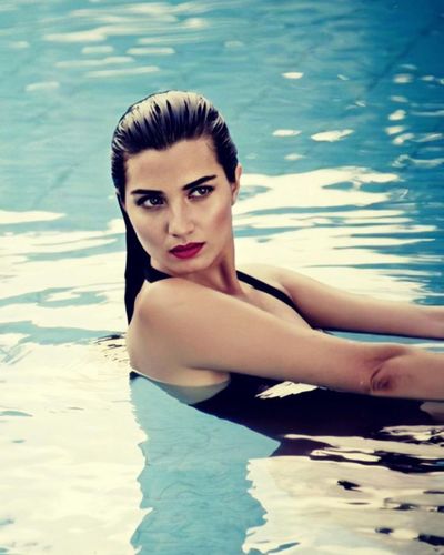 Tuba Büyüküstün seksi ifşa fotoğrafı 283