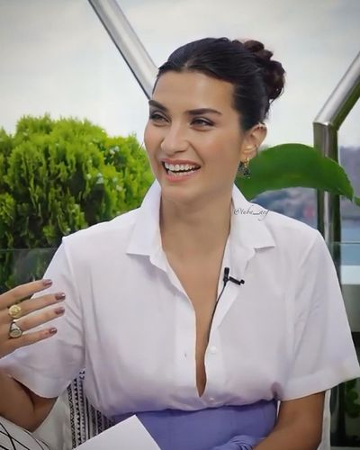 Tuba Büyüküstün seksi ifşa fotoğrafı 285