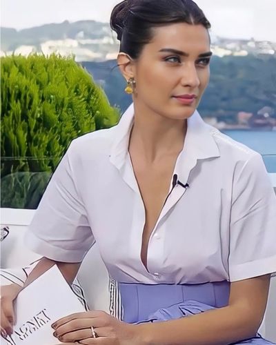 Tuba Büyüküstün seksi ifşa fotoğrafı 292