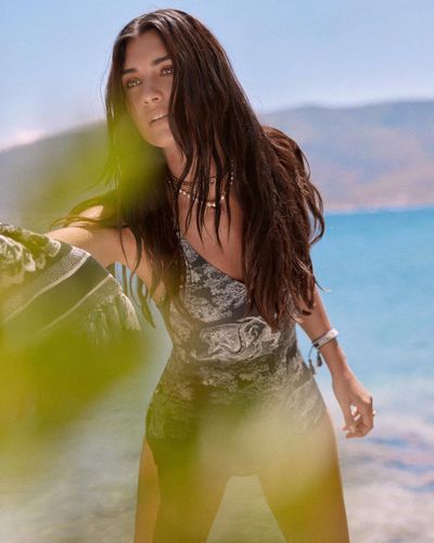 Tuba Büyüküstün seksi ifşa fotoğrafı 298