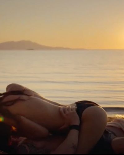 Tuba Büyüküstün seksi ifşa fotoğrafı 310
