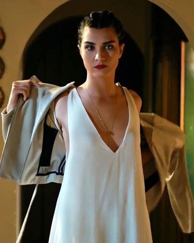 Tuba Büyüküstün seksi ifşa fotoğrafı 327
