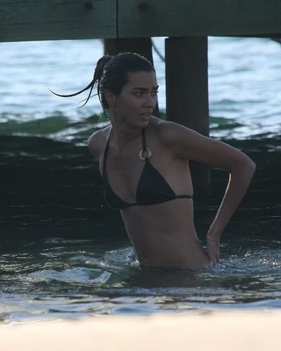 Tuba Büyüküstün seksi ifşa fotoğrafı 364