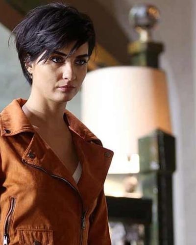 Tuba Büyüküstün seksi ifşa fotoğrafı 390