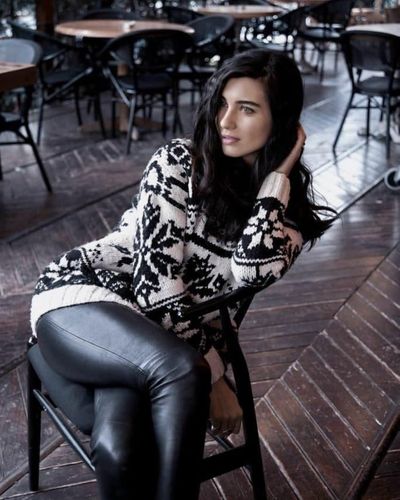 Tuba Büyüküstün seksi ifşa fotoğrafı 399