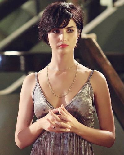 Tuba Büyüküstün seksi ifşa fotoğrafı 404