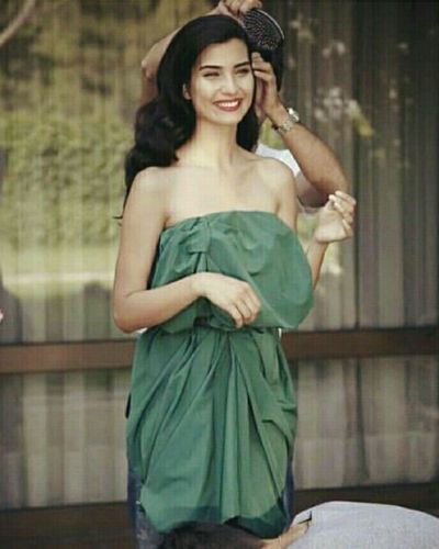 Tuba Büyüküstün seksi ifşa fotoğrafı 416