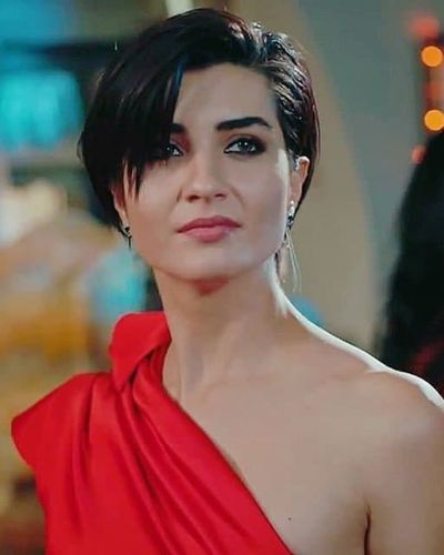Tuba Büyüküstün seksi ifşa fotoğrafı 421