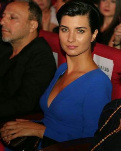Tuba Büyüküstün seksi ifşa fotoğrafı 431