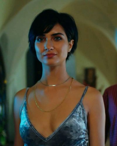 Tuba Büyüküstün seksi ifşa fotoğrafı 447