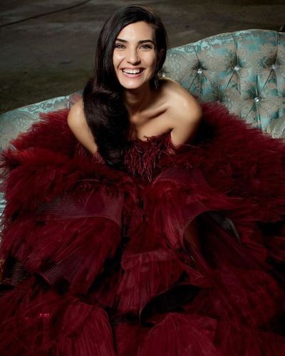 Tuba Büyüküstün seksi ifşa fotoğrafı 449