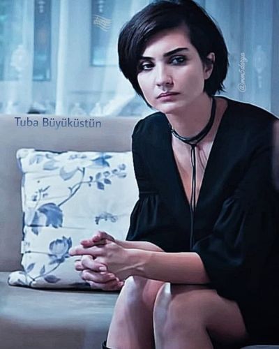 Tuba Büyüküstün seksi ifşa fotoğrafı 454