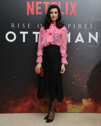 Tuba Büyüküstün seksi ifşa fotoğrafı 464