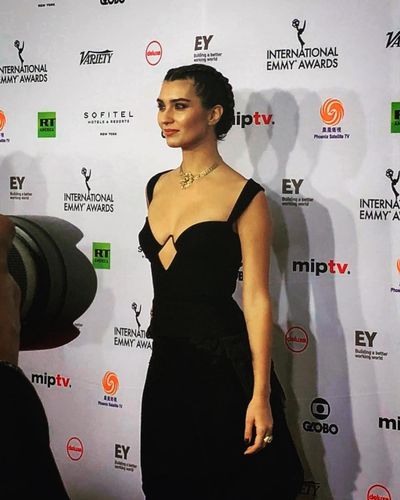 Tuba Büyüküstün seksi ifşa fotoğrafı 466