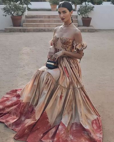 Tuba Büyüküstün seksi ifşa fotoğrafı 99