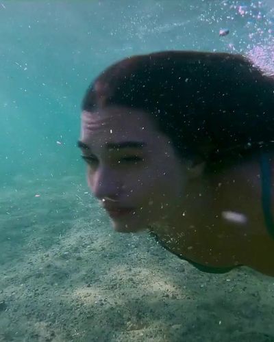 Tuba Büyüküstün seksi ifşa fotoğrafı 35 — Zeytin Ağacı (2022)