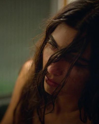 Tuba Büyüküstün seksi ifşa fotoğrafı 41 — Zeytin Ağacı (2022)