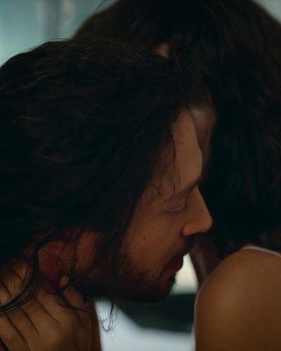 Tuba Büyüküstün seksi ifşa fotoğrafı 57 — Zeytin Ağacı (2022)