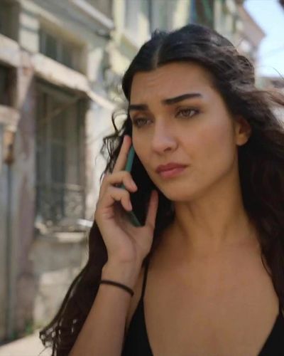 Tuba Büyüküstün seksi ifşa fotoğrafı 62 — Zeytin Ağacı (2022)
