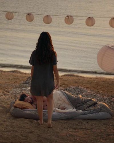 Tuba Büyüküstün seksi ifşa fotoğrafı 66 — Zeytin Ağacı (2022)