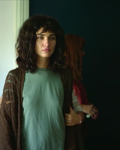 Tuba Büyüküstün seksi ifşa fotoğrafı 72 — Zeytin Ağacı (2022)