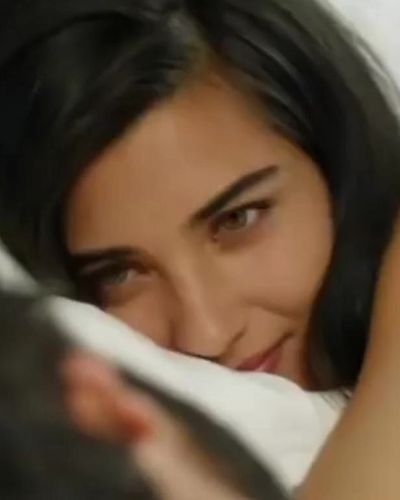 Tuba Büyüküstün seksi ifşa fotoğrafı 90 — Kara Para Aşk (2014)