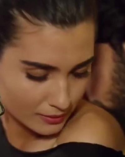 Tuba Büyüküstün seksi ifşa fotoğrafı 92 — Kara Para Aşk (2014)