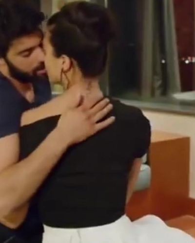 Tuba Büyüküstün seksi ifşa fotoğrafı 93 — Kara Para Aşk (2014)