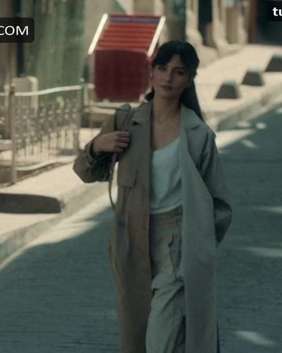 Tuba Büyüküstün seksi ifşa fotoğrafı 2 — Dehşet Bey (2025)