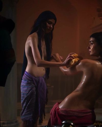 Tuba Büyüküstün seksi ifşa fotoğrafı 82 — Rise Of Empires: Ottoman (2020)