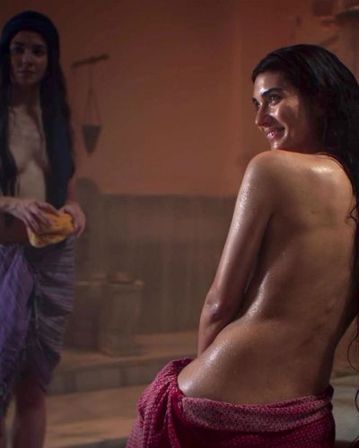Tuba Büyüküstün seksi ifşa fotoğrafı 88 — Rise Of Empires: Ottoman (2020)