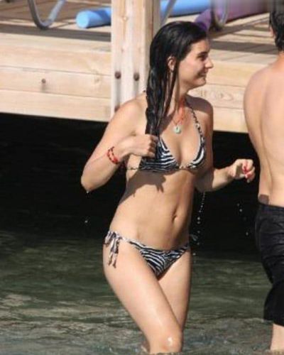 Tuba Büyüküstün seksi ifşa fotoğrafı 10 — Tuba Büyüküstün Sexy Bikini (2022)