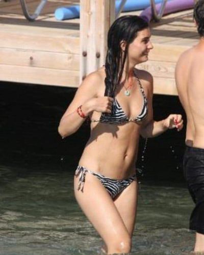 Tuba Buyukustun Sexy Bikini