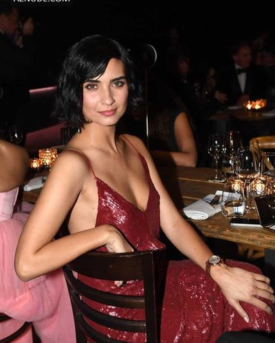 Tuba Buyukustun Sexy Bikini